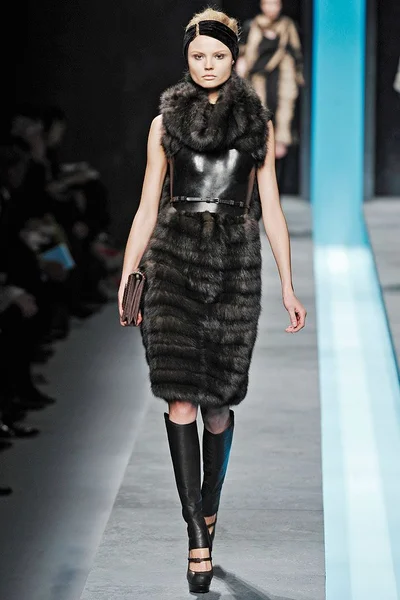 Look 13